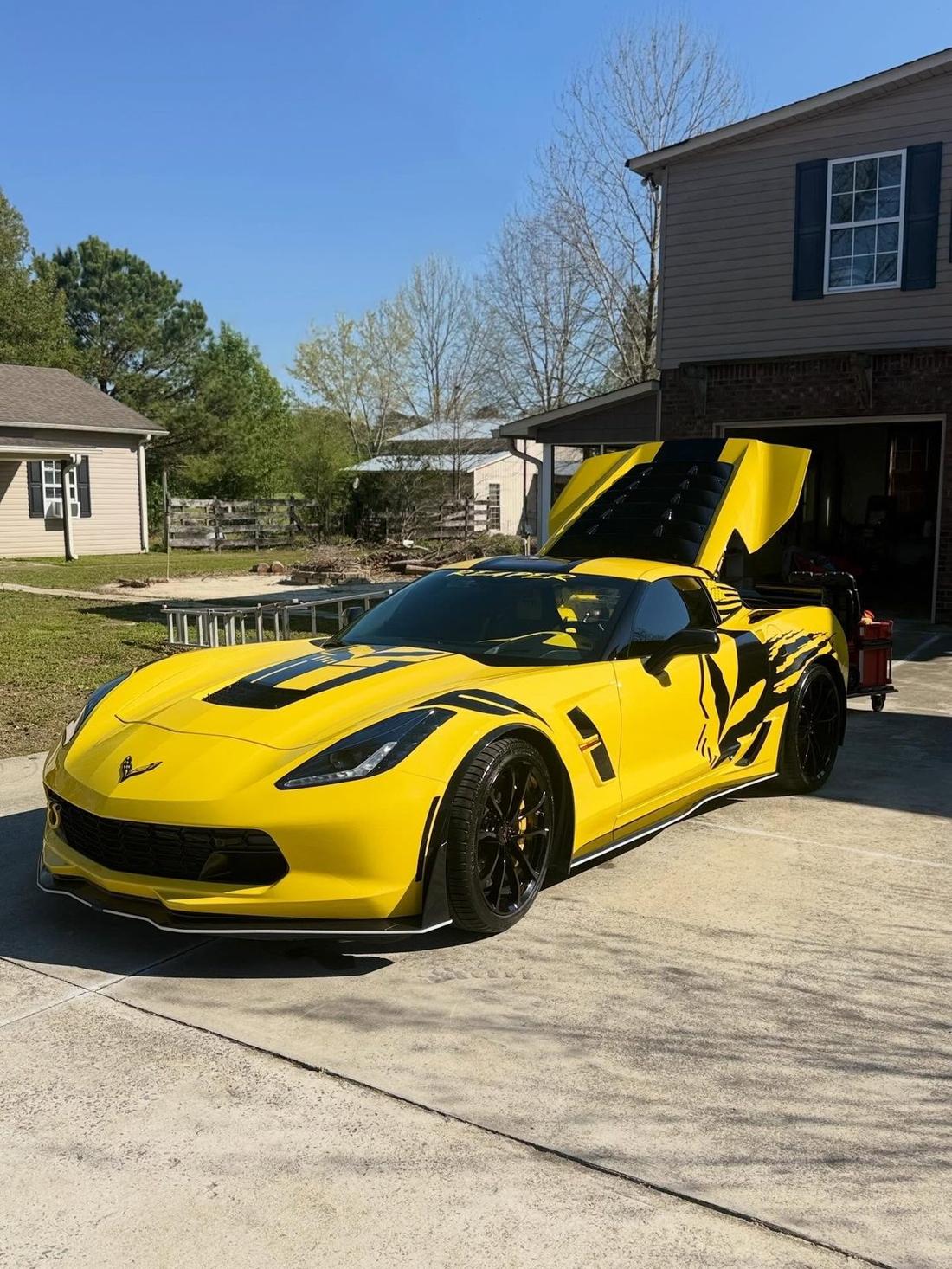 Yellow Corvette detail