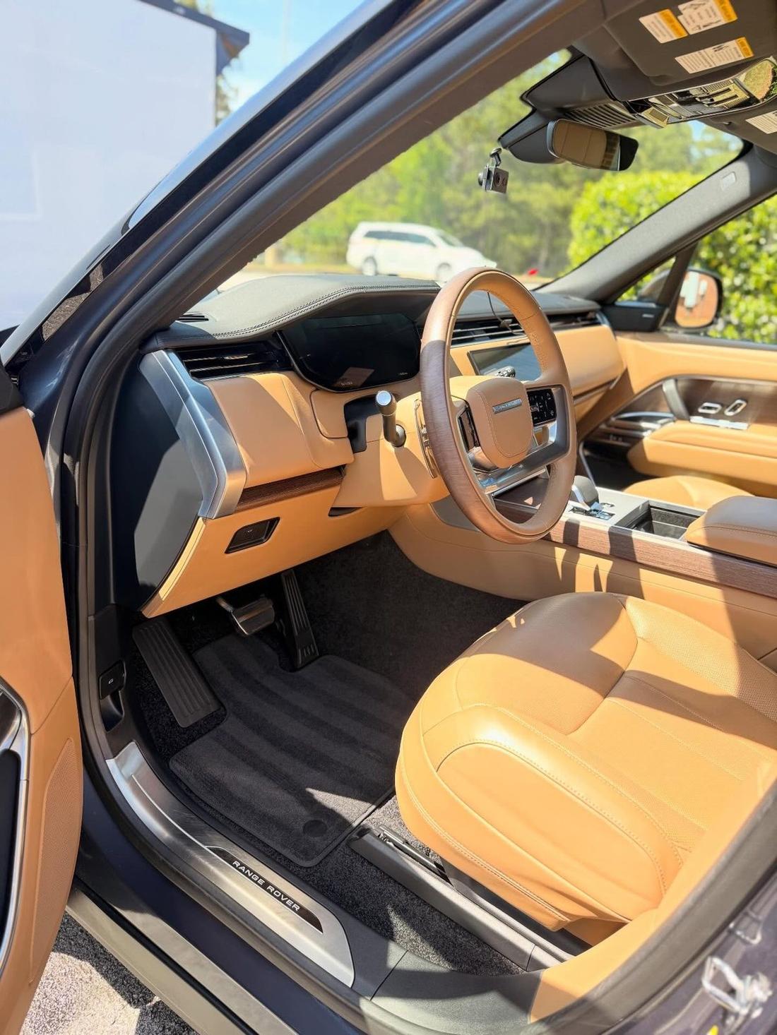 Range Rover interior detail